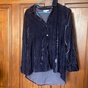 HABITAT crinkle velvet dark purple button down high low hem collared top size S